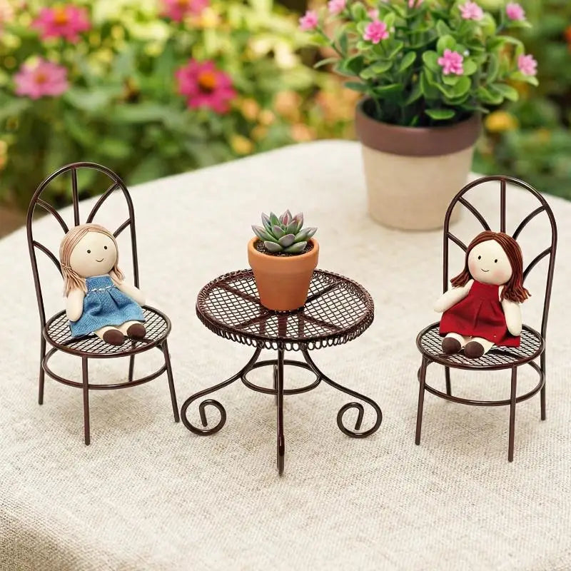 chaises table miniature métal grillagé vintage beige coussin serviette
