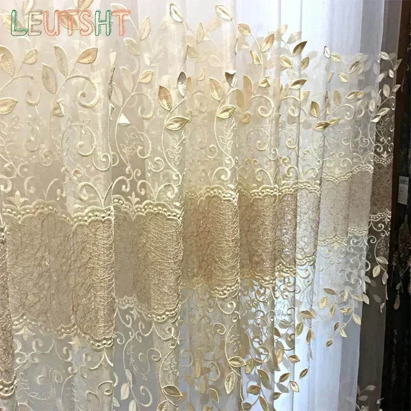 rideau brodé feuilles dorées fond beige transparent classique