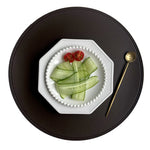 assiette ronde moderne simili cuir noir couverts dorés décoration table élégant 38cm