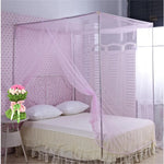 filet lit rose blanc maille hexagonale transparent classique inclusion oreillers draps franges bouquet fleurs