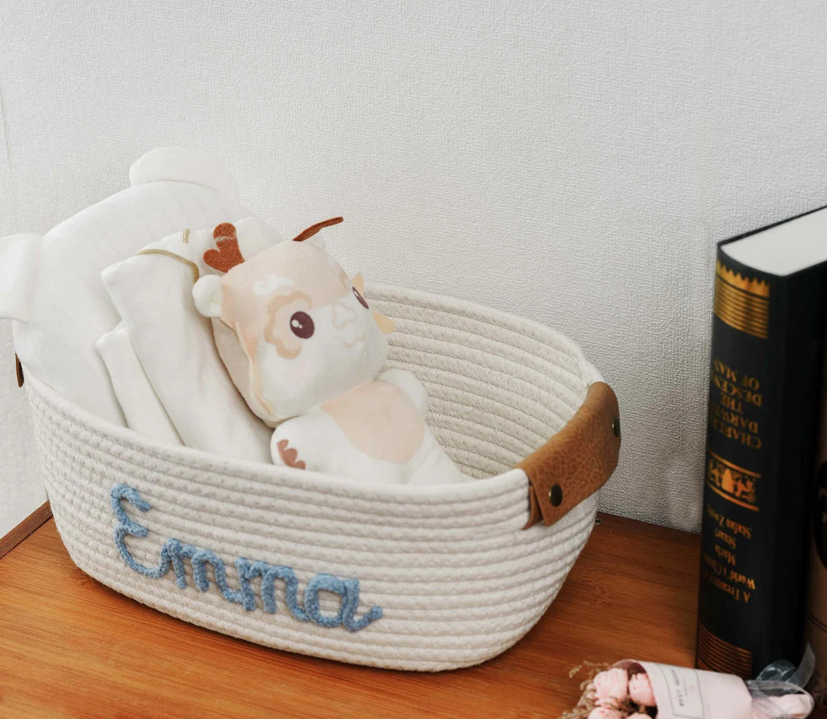 panier tissé blanc moderne poignées cuir personnalisable nom brodé occasion naissance anniversaire fête