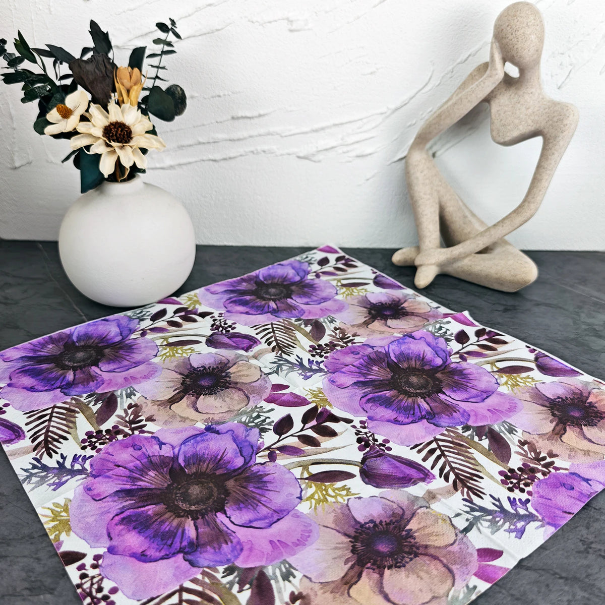 serviettes papier motif floral anémones violet rose élégantes restauration pâtisserie fêtes mariage été