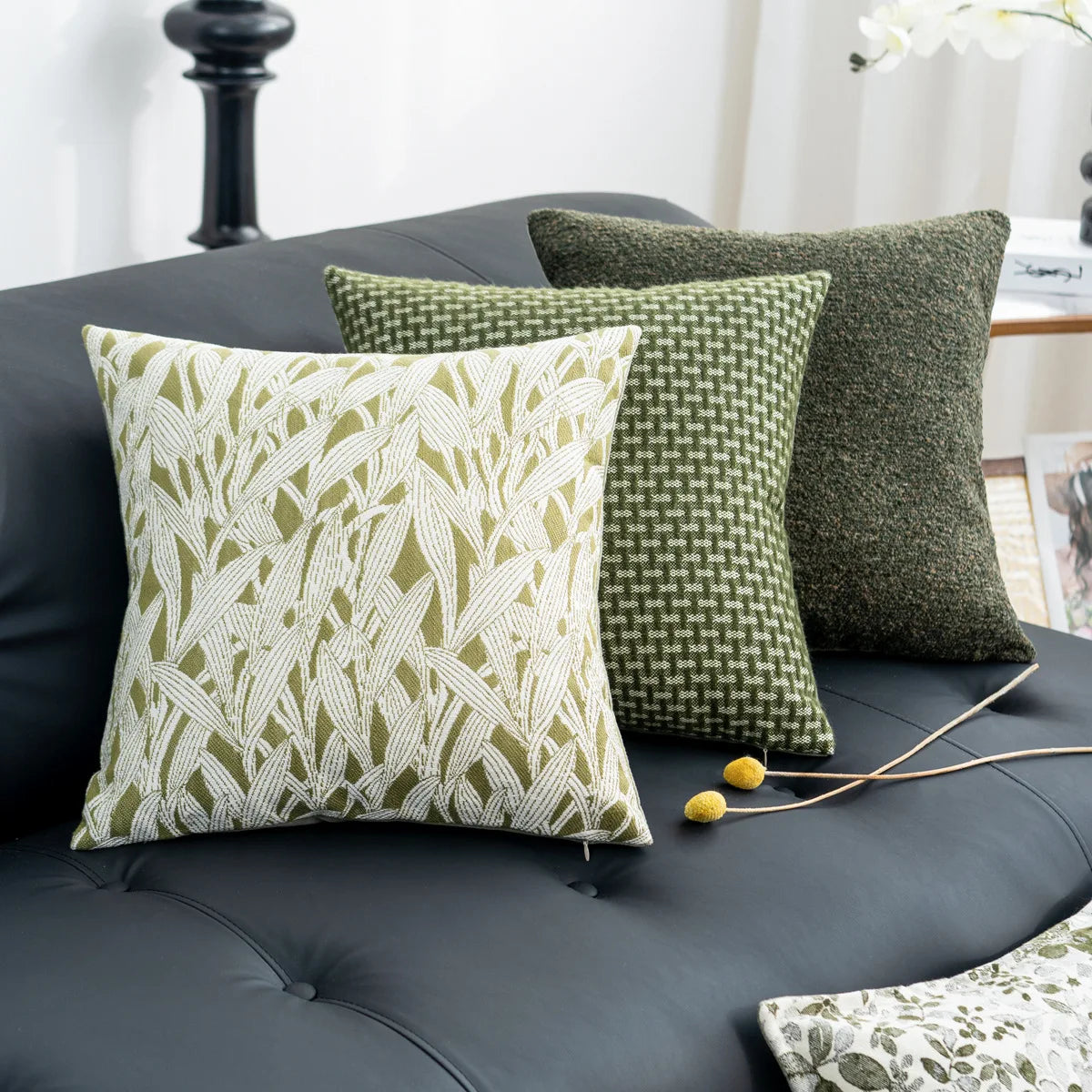 coussin deco vert olive motif floral moderne polyester jacquard adhesif 45x45cm 30x50cm