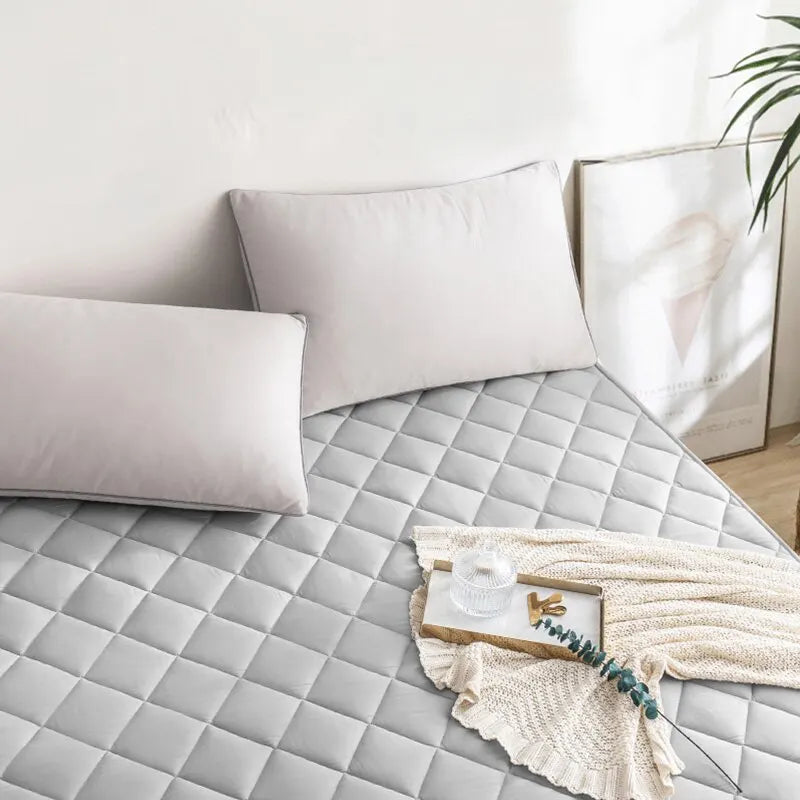 protège matelas gris quilté moderne housse lavable élastique polyester perméable lit maison ultrasons diagonales