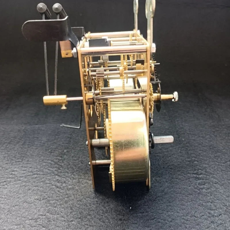 horloges mécaniques antiques dorées engrenages vis ajustables classique