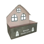 pots suspendus forme nichoir rose gris fleuri fenêtres croisillons bocage jardin decoration rustic