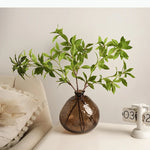 vase transparent brun clair forme arrondie branches fleurs décoration table moderne transparent texture bosselée