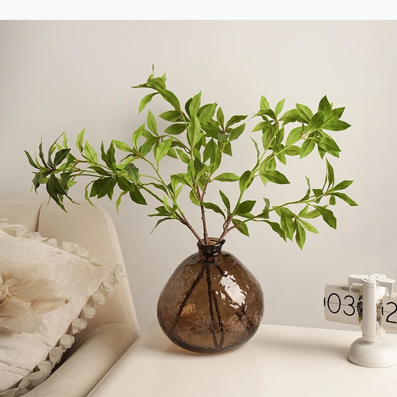 vase transparent brun clair forme arrondie branches fleurs décoration table moderne transparent texture bosselée