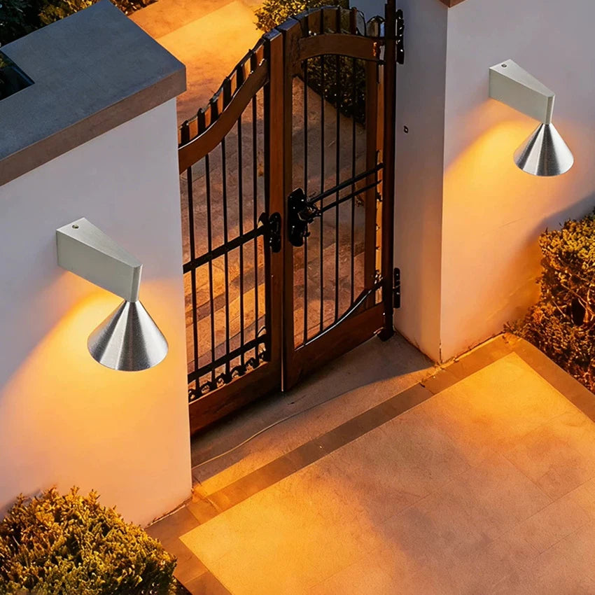 applique murale moderne conique argentée noire lumière led extérieure salle manger