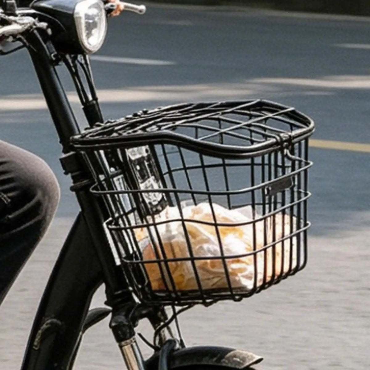 panier avant vélo acier noir couvercle treillis classique utilitaire fixations boulons