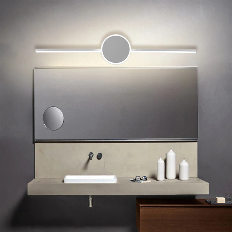 Applique murale LED installée dans des toilettes avec éclairage chaud