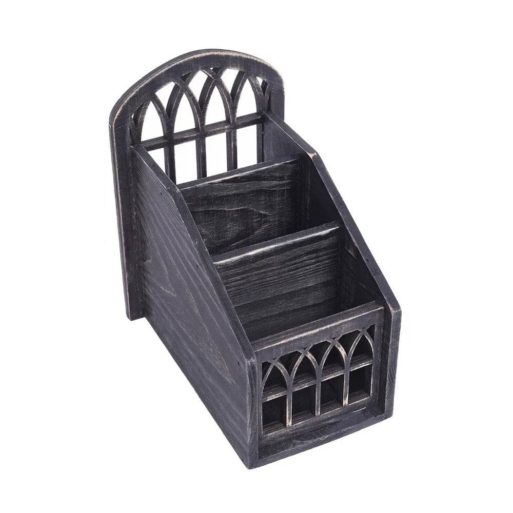 organisateur télécommandes rustique fenêtres gothiques texture bois motifs géométriques couleur bois naturel noir
