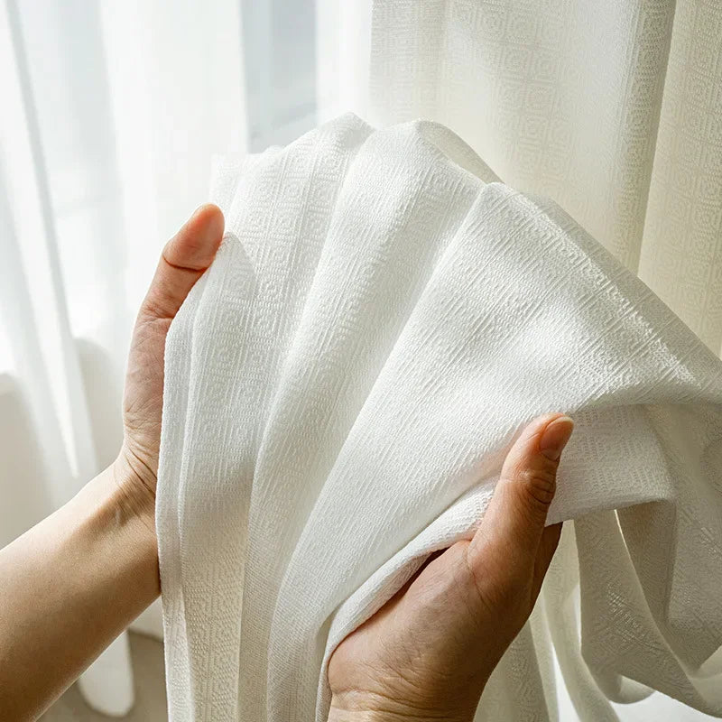 rideau blanc semi transparent moderne motif géométrique fin fenêtre salon maison