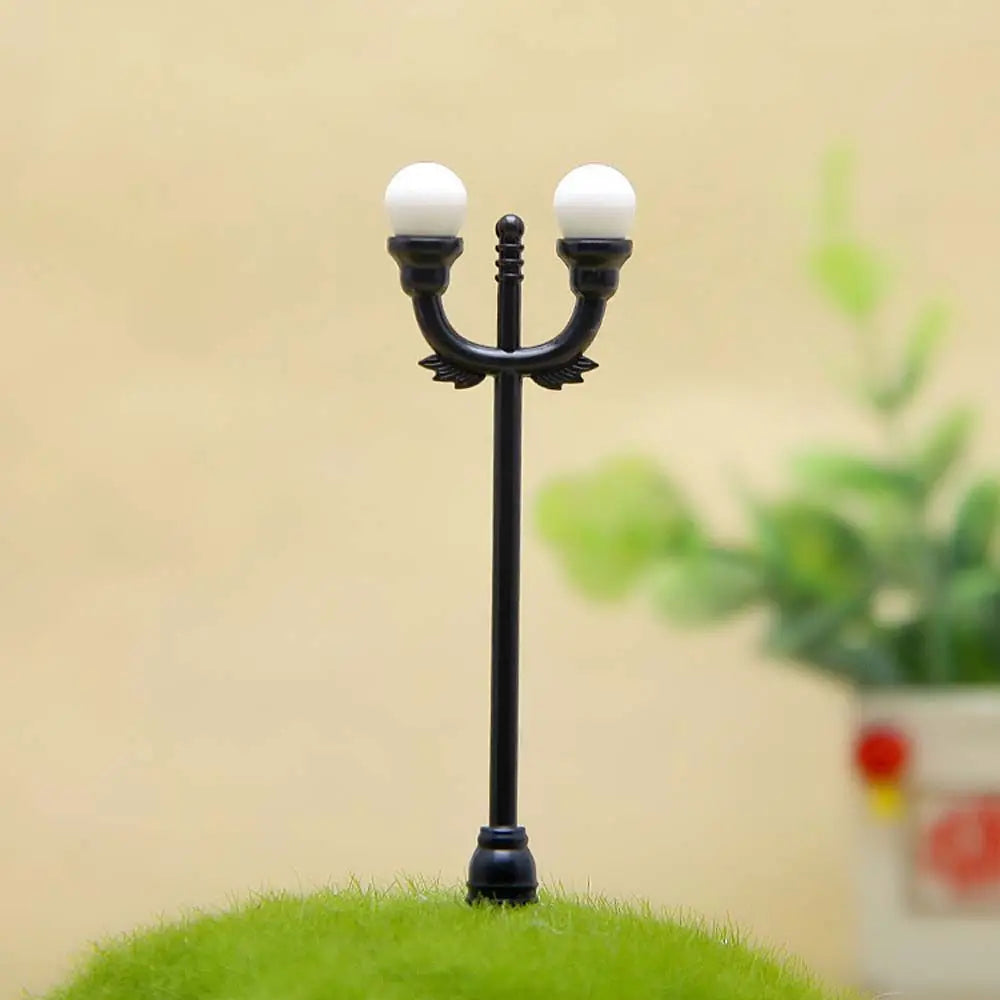lampadaire miniature résine noir simple classique boules lumineuses blanches décoration jardin aménagement paysager diy