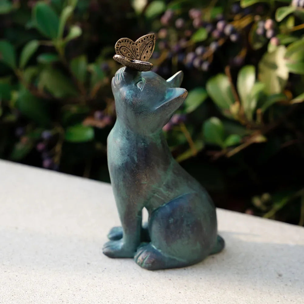 statue decorative chat papillon vert bronze marron resine patio jardin animalier texturé patine