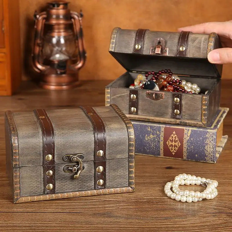 coffre bijoux bois vintage marron bandes boutons dorés serrure bracelets boucles doreilles rouge blanche