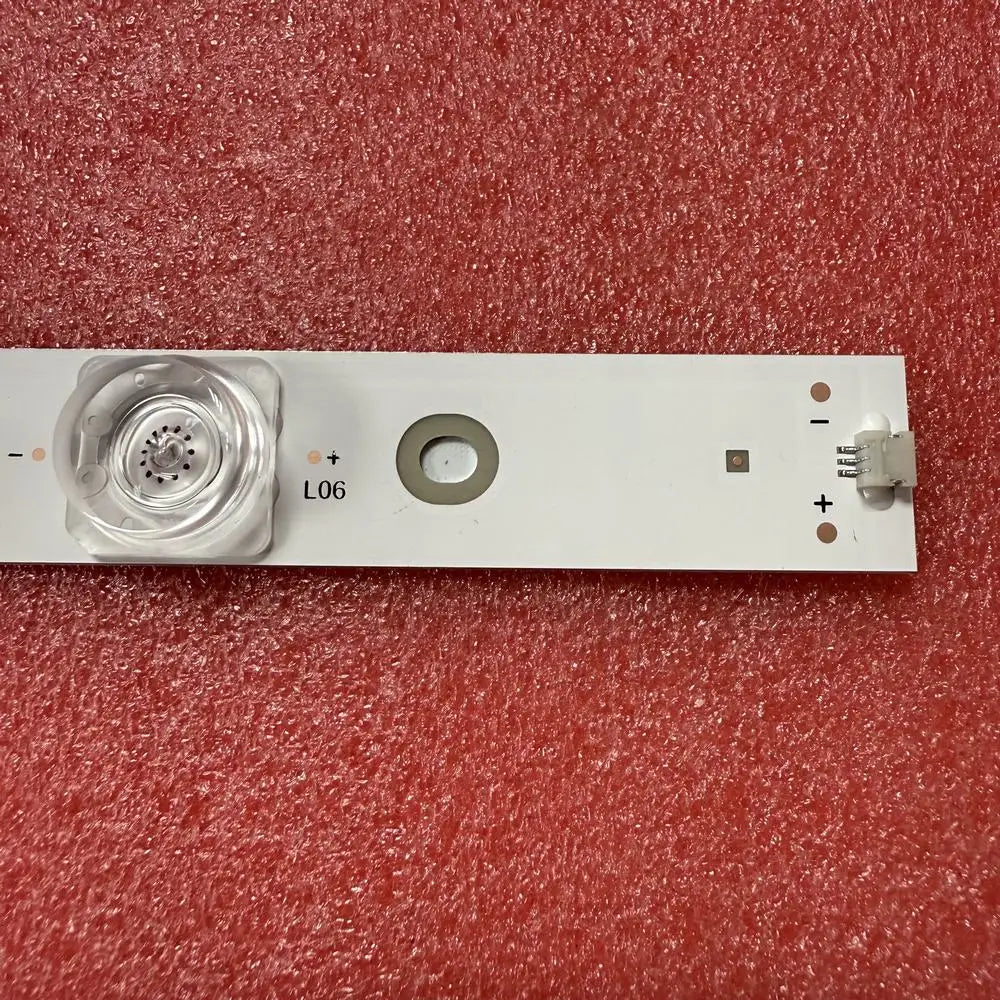 bande lumineuse led blanc moderne connecteurs électriques aluminium fixations lisses sans fil