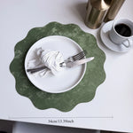 serviettes table moderne gris vert marron beige rose texture grunge élégant assiettes fourchettes tasses