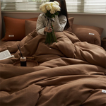 Housse de couette étalée montrant le tissu non tissé