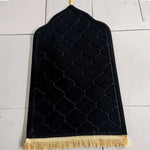 tapis géométrique moderne élégant vert clair bleu marine rouge rose gris clair franges dorées