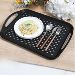 plateau service alimentaire plastique noir blanc gris perforations moderne minimaliste assiettes couverts