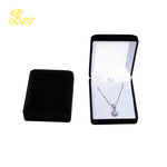 boîte rangement velours collier plume élégant classique pendentif plume argenté emballage sécurité transport bijoux