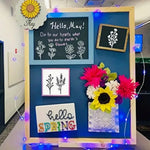 stencils blancs fleurs stylisées minimaliste peinture murale diy decoration motifs opaques exemples inclusion
