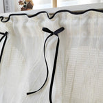 rideau transparent rustique tissu texturé blanc bord noir valance courte fenetre cuisine