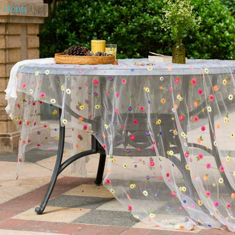 nappe table brodée fleurs multicolores transparente champêtre romantique décoration anniversaire mariage