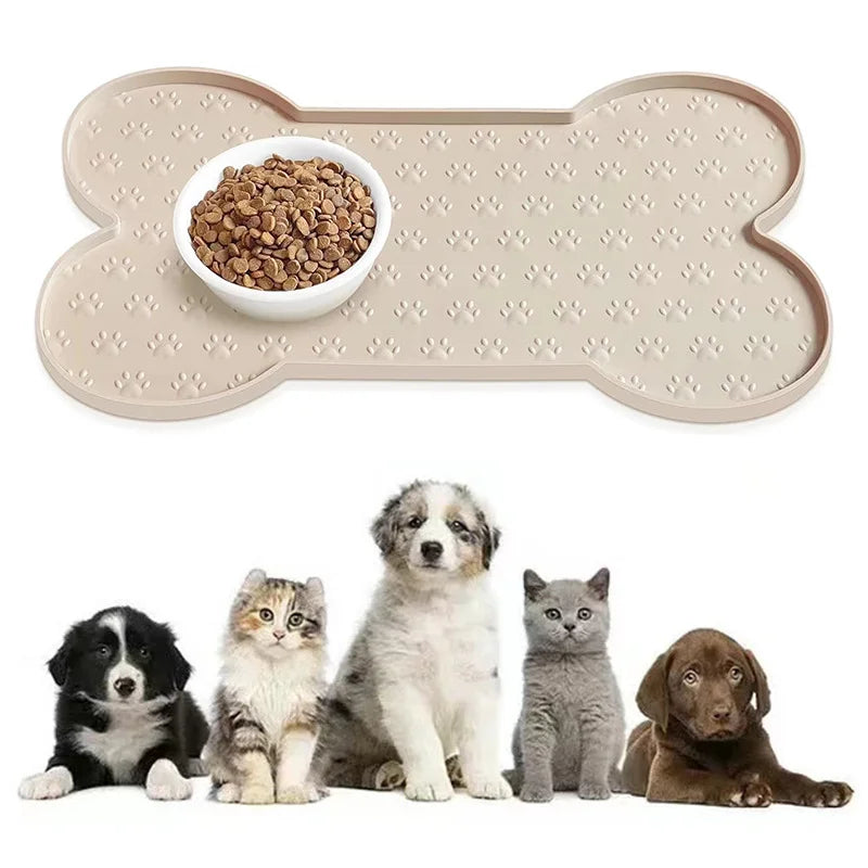 tapis animal imperméable beige clair imprimé pattes chien moderne bol