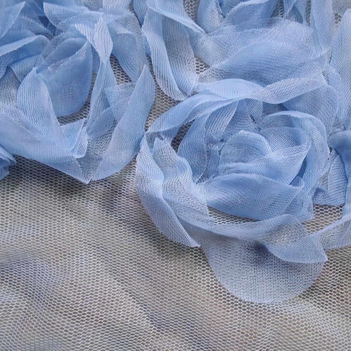 ruban forme roses tissu semi transparent polyester décoration robe mariée occasionnelle romantique blanc roseclair