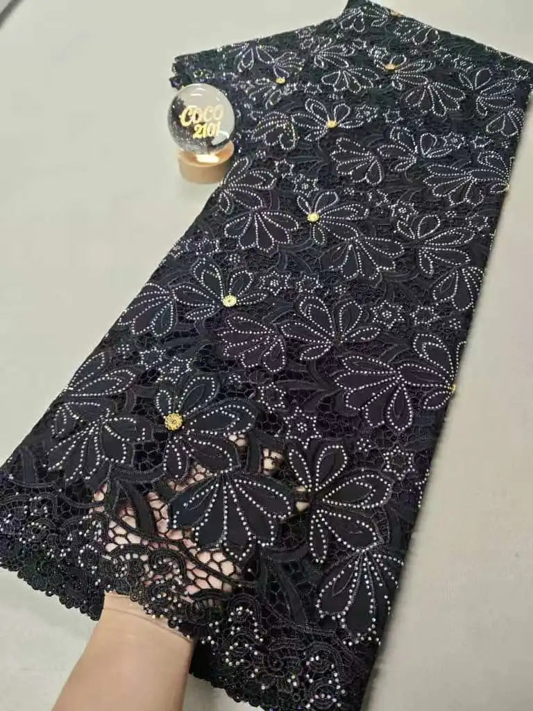tissu dentelle polyester coton fleurs motifs floraux blanc rose clair noir vert dorées occasion
