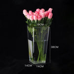 vases modernes transparents rectangulaires lisses intérieur décoration arrangement floral table