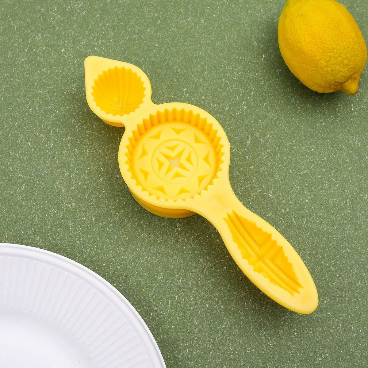 moule biscuits jaune divers motifs géométriques moderne poignée pâtisserie cuisson respectueux environnement