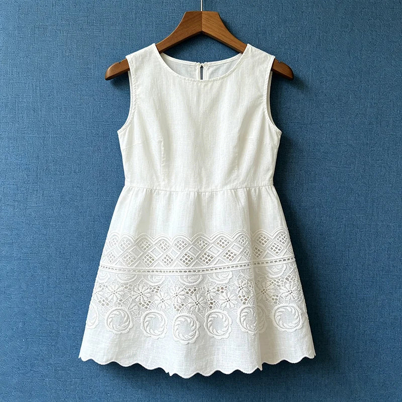 dentelle brodée blanche motif floral robe classique décoration couture DIY