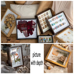 cadres photo profonds bois clair foncé verre transparent fleurs séchées tulipes rouge vintage minimaliste