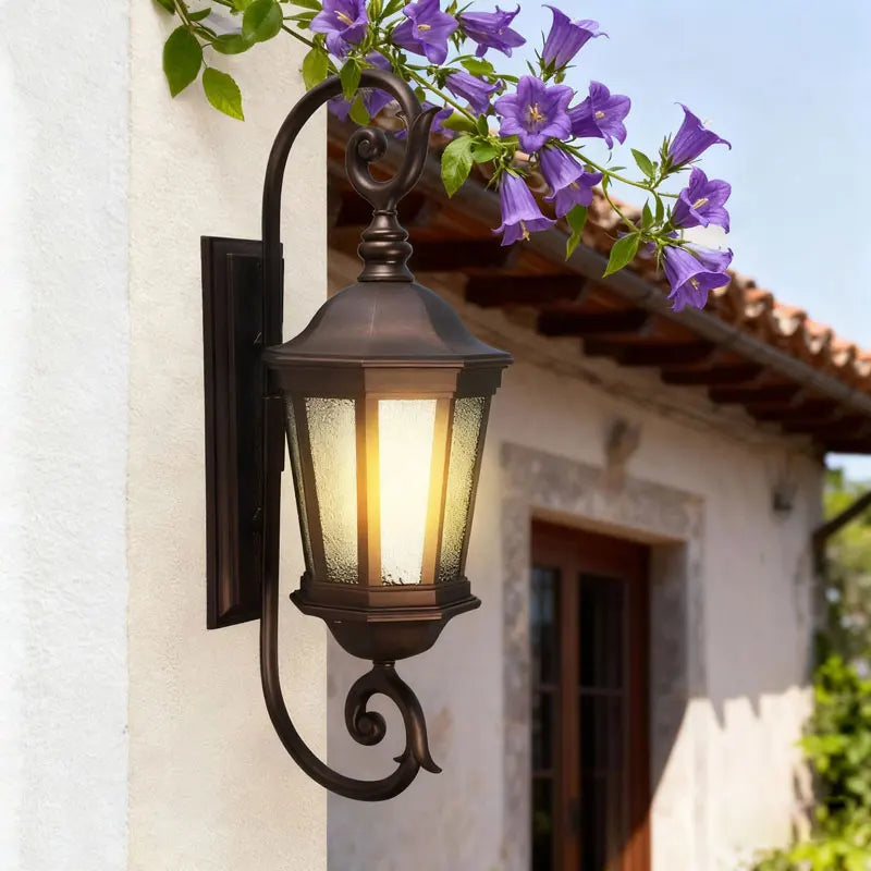 lampe murale extérieure classique marron foncé texture martelée verre opaque vintage éclairage balcon cour