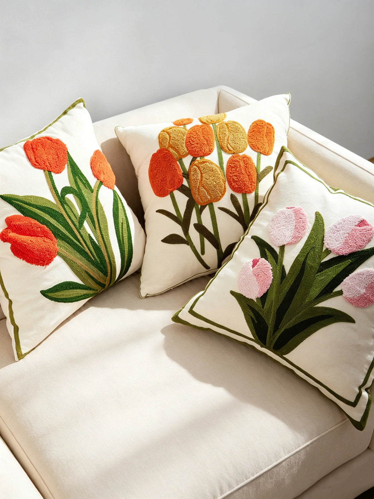 housse coussin brodée tulipes fleurs décoratives lit salon chambre polyester