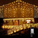 Guirlande lumineuse LED blanche sur fenêtre