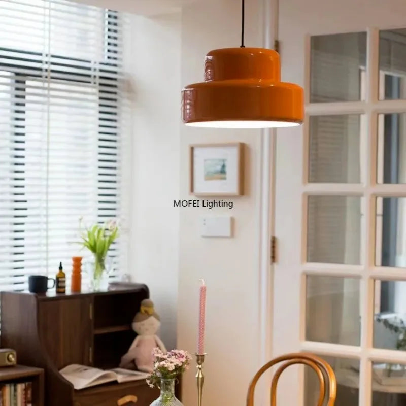 lampe suspendue moderne orange brillante salon chambre intérieur éclairage contemporain métal