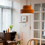 lampe suspendue moderne orange brillante salon chambre intérieur éclairage contemporain métal