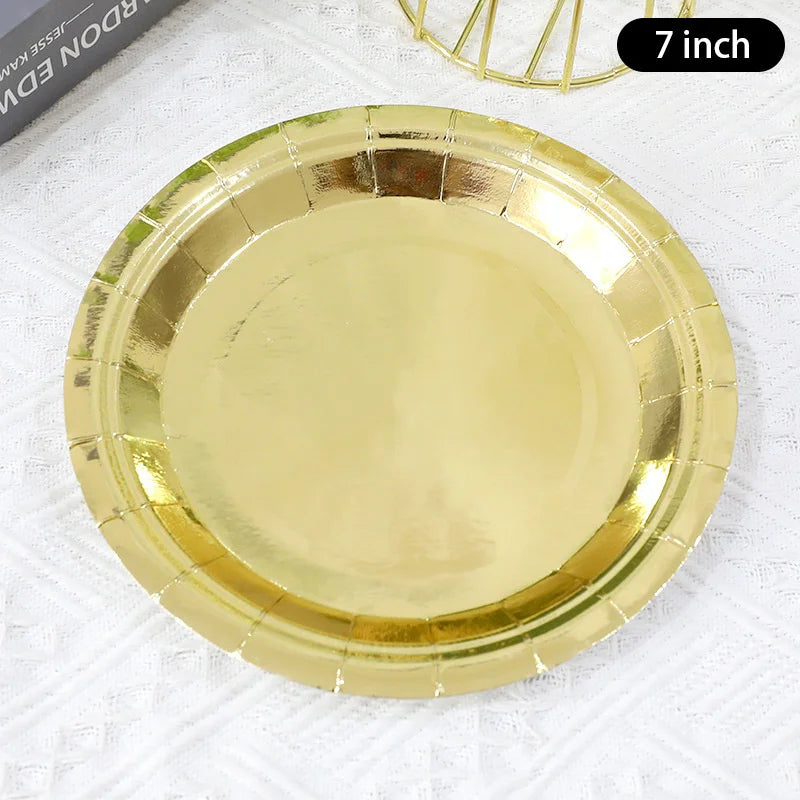 vaisselle jetable dorée assiettes fourchets cuillers serviettes festives or blanc mariage anniversaire noel