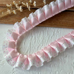 rubans franges dentelles pois noirs rose clair blanc cheveux décoration élégante partie