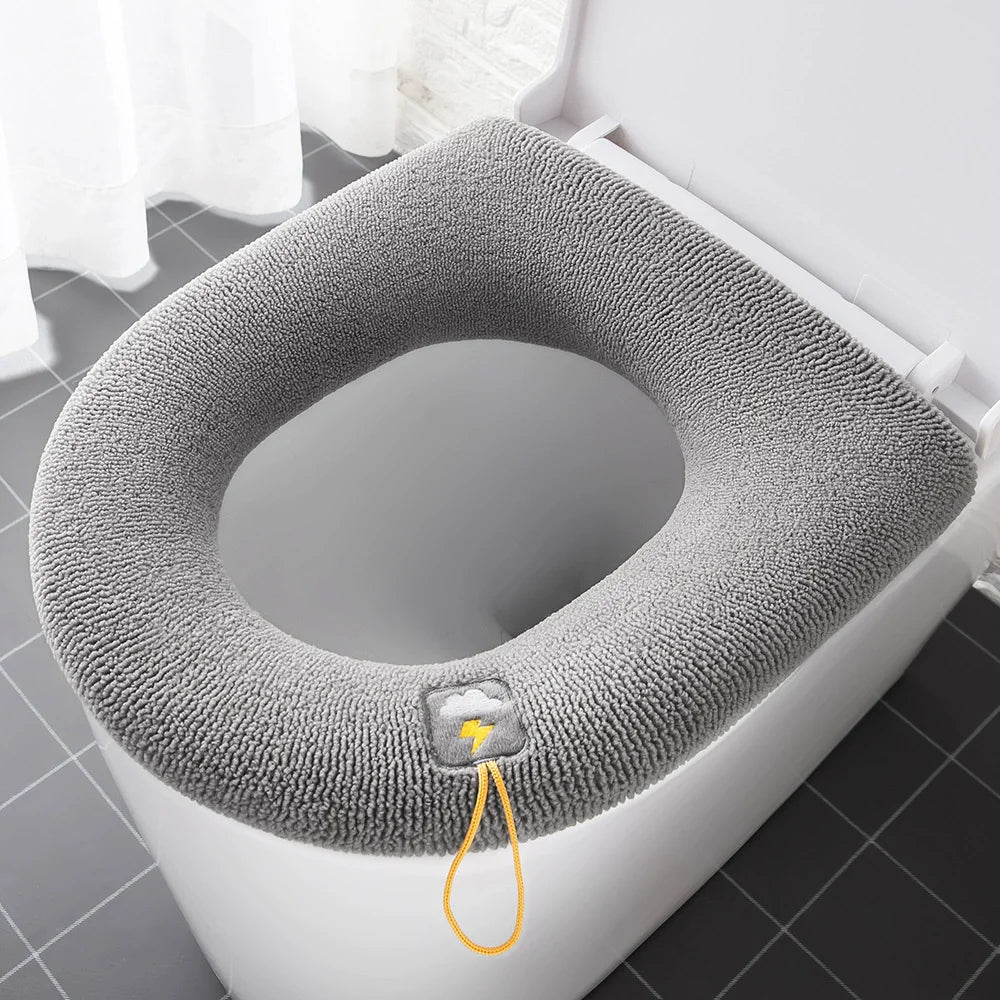 protège siege toilette gris texture duveteuse motif nuage cordon moderne salle bain douillet chaud