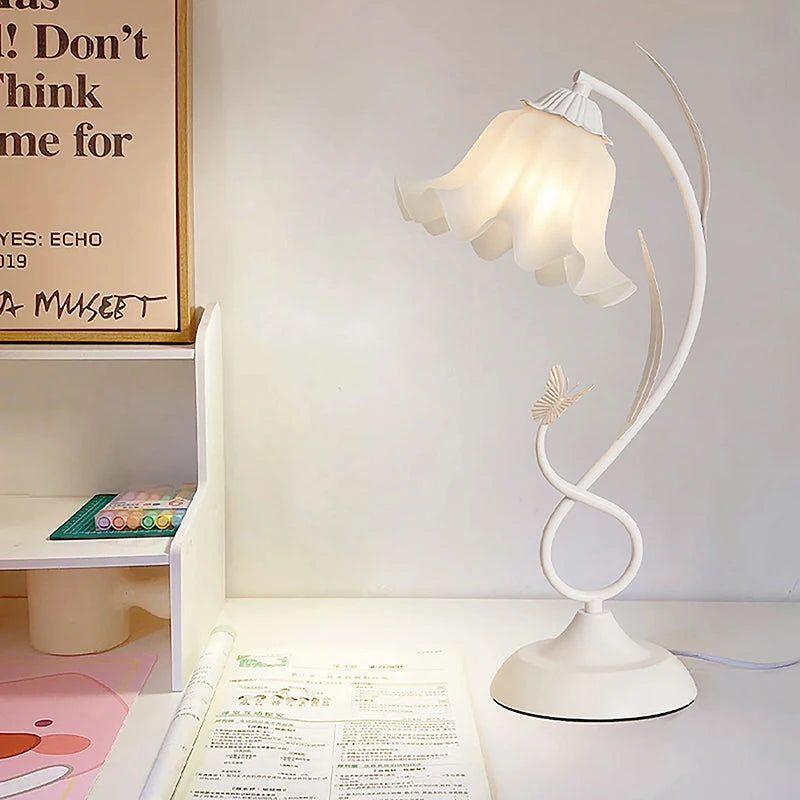 lampe table moderne verte abat jour fleur lys blanc translucide base solide câble floral