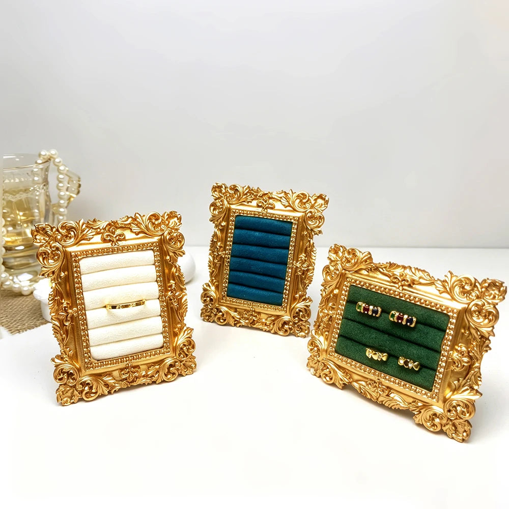support bijoux or vert blanc ornements baroques velours classique baroque