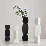 vases decoratifs modernes minimalistes geometriques blanc noir sculpturauxbranches feuillageintérieur decoration