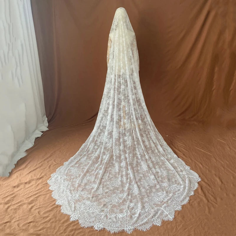 voile mariée femme blanc dentelle motifs floraux translucide classique romantique clips noirs unique égliseextérieur