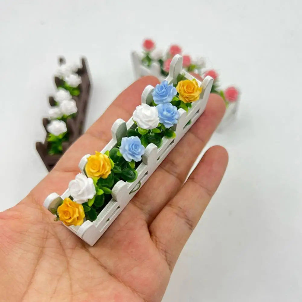 jardin miniature clôture fleurs artificielles feuilles vertes blanc marron rose jaune bleu