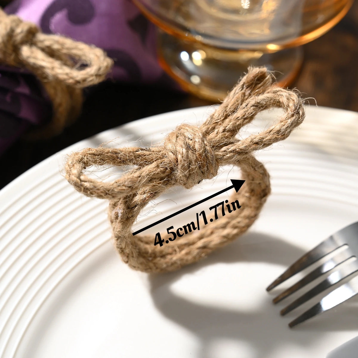 anneaux serviettes marron violet motifs floraux tissu carreaux rustique décoration table jute tressé